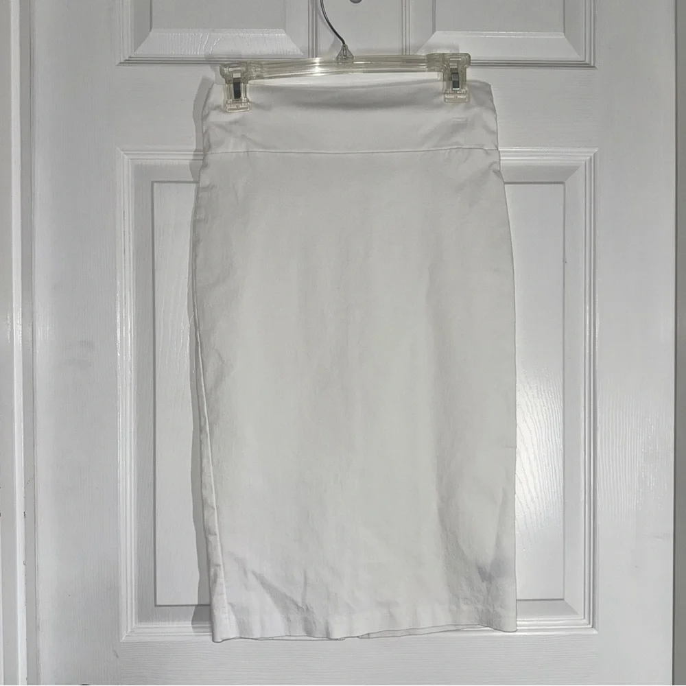 Chic White Pencil Skirt with Stretch and back split for Women size S